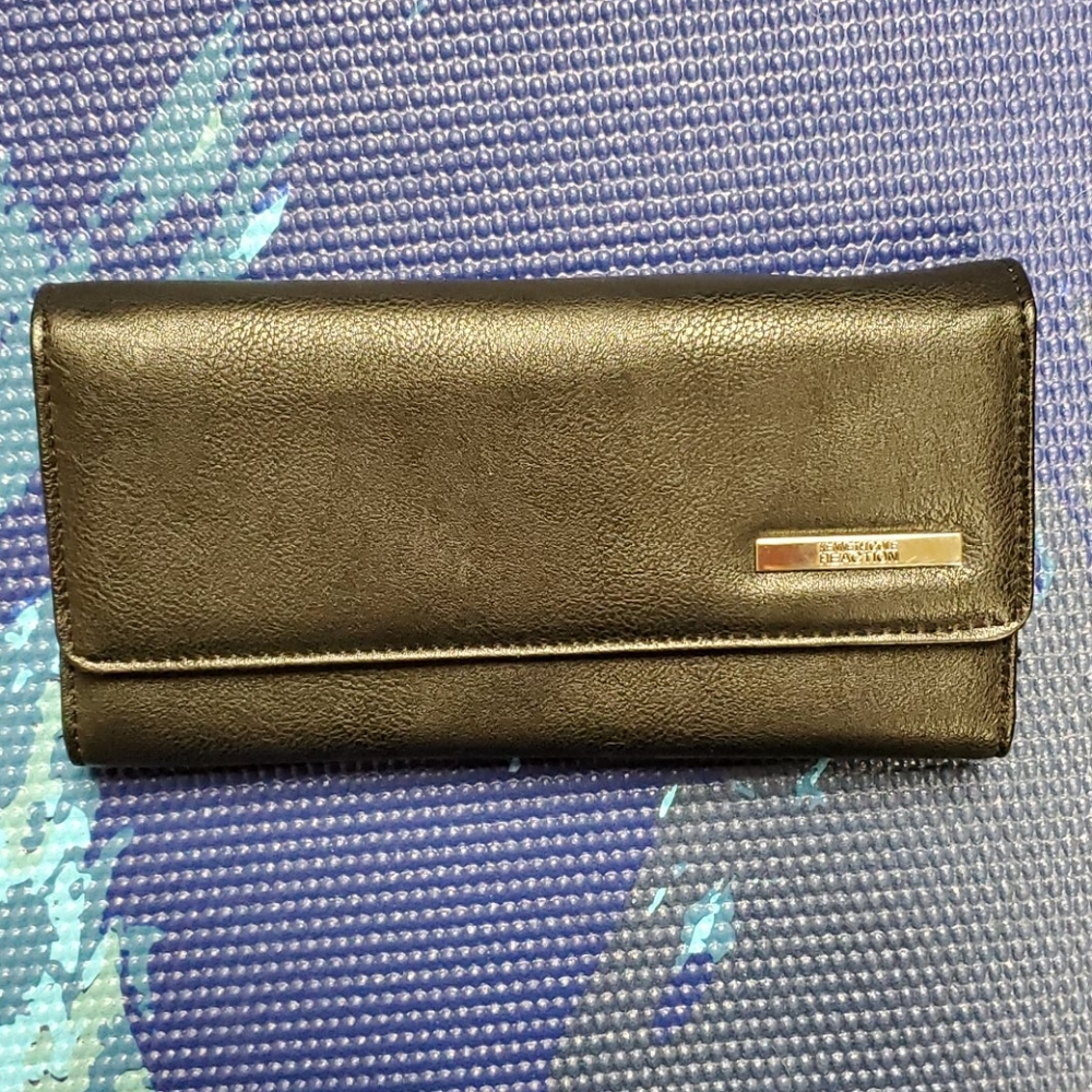 Kenneth Cole Reaction wallet